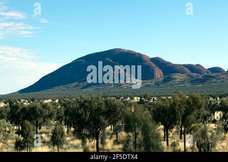 Vue sur une partie de Kata Tjuta dans le parc national Uluru–Kata Tjuta, territoire du Nord, Australie Banque D'Images