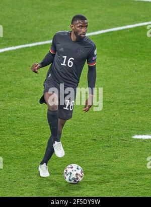 Antonio RUEDIGER, DFB 16 dans le match ALLEMAGNE - ISLANDE 3-0 Deutschland - ISLAND 3-0 qualification pour les Championnats du monde, WM Quali, saison 2020/2021, 25 mars 2021 à Duisburg, Allemagne. © Peter Schatz / Alamy Live News important : les réglementations DFB interdisent toute utilisation de photographies comme séquences d'images et/ou quasi-vidéo. Banque D'Images