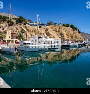 Yachts amarrés à Greenwich Marina, Mascarat, Calpe, Costa Blanca, Espagne Banque D'Images