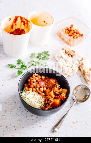 Repas indien à emporter - blanc FOOPDIX Banque D'Images