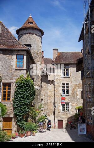 Le joli village de Carrenac en France : le château Banque D'Images