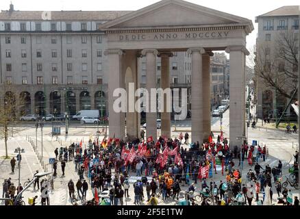 Milan, Italie. 26 mars 2021. Milan, Piazza 24 Maggio, Riders Ciclofattorini garnison Strike usage éditorial seulement crédit: Agence de photo indépendante/Alamy Live News Banque D'Images