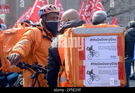 Milan, Italie. 26 mars 2021. Milan, Piazza 24 Maggio, Riders Ciclofattorini garnison Strike usage éditorial seulement crédit: Agence de photo indépendante/Alamy Live News Banque D'Images