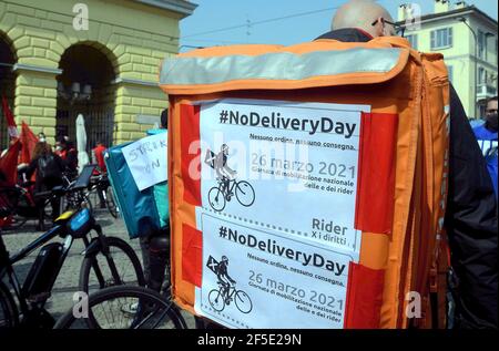 Milan, Italie. 26 mars 2021. Milan, Piazza 24 Maggio, Riders Ciclofattorini garnison Strike usage éditorial seulement crédit: Agence de photo indépendante/Alamy Live News Banque D'Images