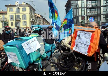 Milan, Italie. 26 mars 2021. Milan, Piazza 24 Maggio, Riders Ciclofattorini garnison Strike usage éditorial seulement crédit: Agence de photo indépendante/Alamy Live News Banque D'Images