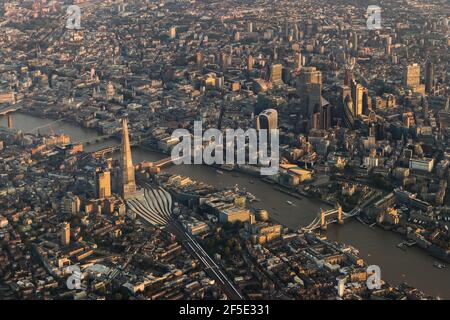 Vue aérienne du centre de Londres en début de matinée Banque D'Images