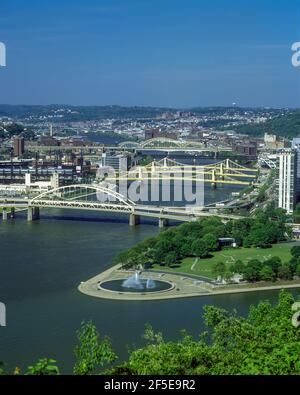 2002 PONTS HISTORIQUES DE LA RIVIÈRE ALLEGHANY LE POINT STATE PARK PITTSBURGH PENNSYLVANIE ÉTATS-UNIS Banque D'Images