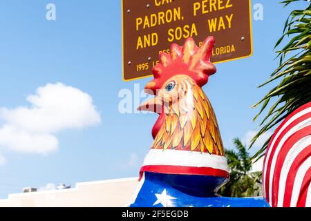 Statue de sculpture de coq dans Calle Ocho, Little Havana, Miami, États-Unis Banque D'Images