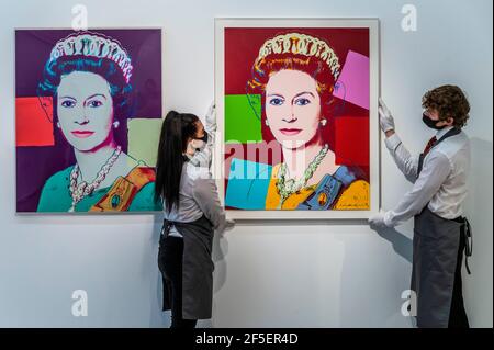 Londres, Royaume-Uni. 26 mars 2021. Derrière les portes fermées: Les préparatifs ont lieu chez Christie's avant les tirages et les multiples et Banksy: Je ne peux pas croire que vous morons en fait Acheter ce SH*T ventes en ligne. Les ventes ont lieu entre le 16-31 mars et sont toutes deux en ligne. Crédit : Guy Bell/Alay Live News Banque D'Images