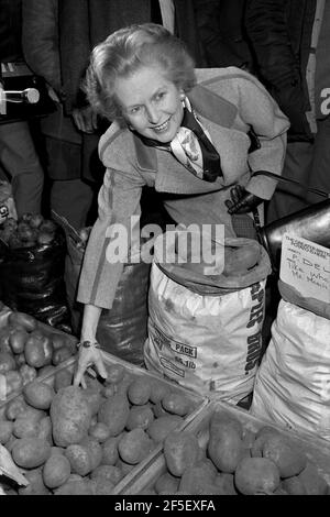 Mme Thatcher dans le nord de l'Angleterre/Leeds/Bradford en 1987 Banque D'Images