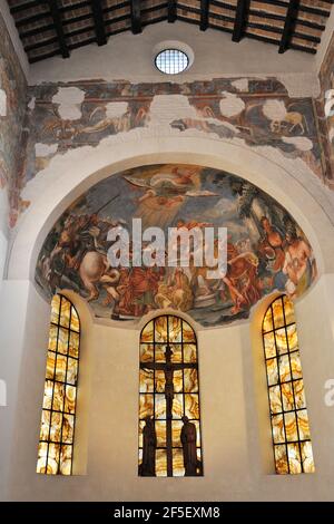 Italie, Rome, église San Giovanni a Porta Latina, peintures médiévales et fresques de l'abside de Federico Zuccari (16e siècle) Banque D'Images