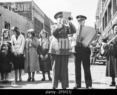 Trio. Armée du salut, San Francisco, Californie. 1939. Photo de Dorothea Lange. Banque D'Images