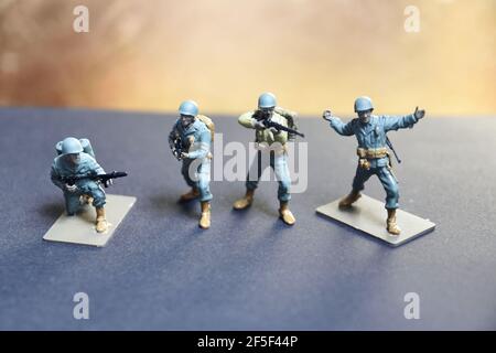 Soldats américains, figurines collées en plastique. Jouet peint à la main.uniformes de la Seconde Guerre mondiale. Banque D'Images