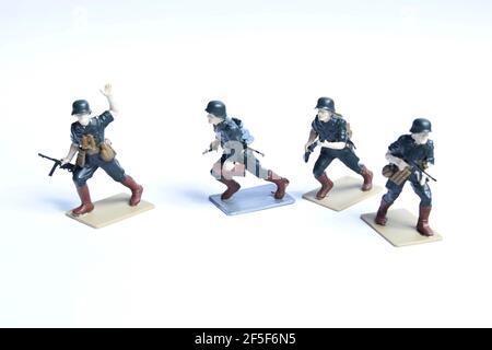 Figurines, jouet en plastique collé, peint à la main. Groupe de soldats allemands de la Seconde Guerre mondiale Banque D'Images