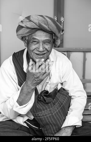 Un Portrait d'un homme de la minorité ethnique Pa'o, Nyaung Shwe, l'État de Shan, Myanmar Banque D'Images