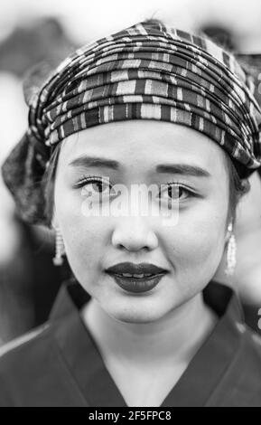 Une jeune femme de la Shan (ou Tai Yai) Groupe Ethnique au Festival de la Pagode Kakku Taunggyi, Shan State, Myanmar. Banque D'Images