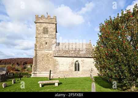 L'automne dans les Cotswolds - l'église du XVe siècle de St James le Grand dans le village des Cotswolds de Cranham, Gloucestershire Royaume-Uni Banque D'Images