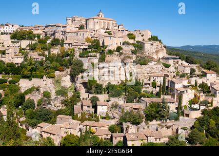 Château de Gordes se trouve au-dessus du village de Gordes, Vaucluse, France Banque D'Images