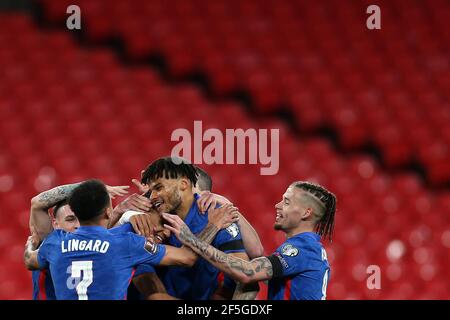 Londres, Royaume-Uni. 25 mars 2021. Ollie Watkins d'Angleterre (c) célèbre avec ses coéquipiers après avoir mis ses équipes au 5e but. Qualification de la coupe du monde de la FIFA, groupe I match, Angleterre contre Saint-Marin au stade Wembley à Londres le jeudi 25 mars 2021. Cette image ne peut être utilisée qu'à des fins éditoriales. Utilisation éditoriale uniquement, licence requise pour une utilisation commerciale. Aucune utilisation dans les Paris, les jeux ou les publications d'un seul club/ligue/joueur. photo par Andrew Orchard/Andrew Orchard sports Photography/Alamy Live News crédit: Andrew Orchard sports Photography/Alamy Live News Banque D'Images