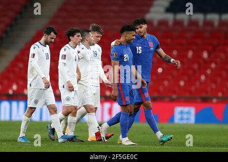 Londres, Royaume-Uni. 25 mars 2021. Ollie Watkins d'Angleterre (21) et Tyrone Mings d'Angleterre (15) débarque à temps plein. Qualification de la coupe du monde de la FIFA, groupe I match, Angleterre et Saint-Marin au stade Wembley de Londres le jeudi 25 mars 2021. Cette image ne peut être utilisée qu'à des fins éditoriales. Utilisation éditoriale uniquement, licence requise pour une utilisation commerciale. Aucune utilisation dans les Paris, les jeux ou les publications d'un seul club/ligue/joueur. photo par Andrew Orchard/Andrew Orchard sports Photography/Alamy Live News crédit: Andrew Orchard sports Photography/Alamy Live News Banque D'Images