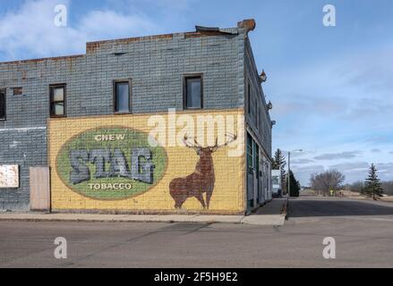 Botha, Alberta, Canada – 25 mars 2021 : vue extérieure de l'édifice abandonné Botha Mercantile Banque D'Images