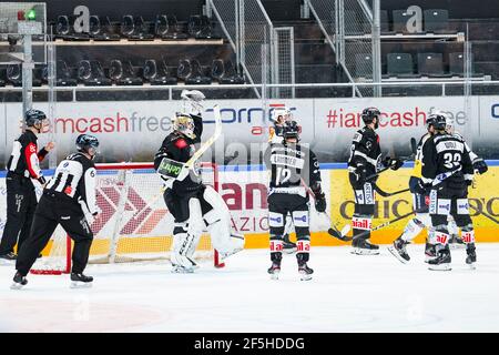 26.03.2021, Porza, Corner Arena, Ligue nationale: HC Lugano - HC Ambri-Piotta, Lugano fête sa victoire (Suisse/Croatie) Banque D'Images