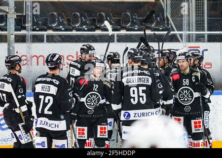 26.03.2021, Porza, Corner Arena, Ligue nationale: HC Lugano - HC Ambri-Piotta, Lugano fête sa victoire (Suisse/Croatie) Banque D'Images