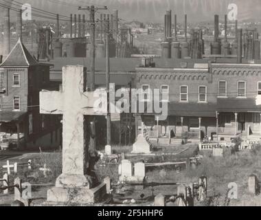 Cimetière, Maisons et aciérie, Bethléem, Pennsylvanie. Walker Evans (américain, 1903 - 1975) Banque D'Images