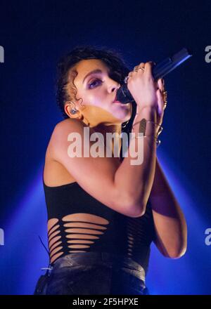 FKA Twigs joue en direct sur scène à l'Empire Hackney - Londres Banque D'Images