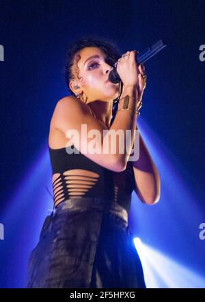 FKA Twigs joue en direct sur scène à l'Empire Hackney - Londres Banque D'Images