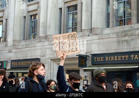 Bristol, Royaume-Uni. 27 mars 2021. Les manifestants descendent dans les rues pour la troisième fois dans le centre-ville de Bristol pour manifester en faveur de la proposition de projet de loi sur la police, la criminalité et la détermination de la peine. Crédit : Natasha Quarmby/Alay Live News Banque D'Images