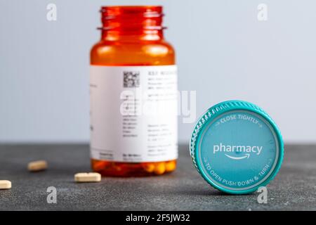 Clarksburg, MD, États-Unis 03-26-2021: Le géant de l'achat en ligne Amazon.com a lancé sa succursale de pharmacie. Les clients demandent à leurs médecins d'envoyer des ordonnances à Am Banque D'Images