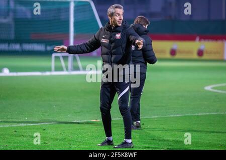 Varsovie, Pologne. 26 mars 2021. Paulo Sousa entraîneur de la Pologne gestes pendant la session d'entraînement officielle de l'équipe nationale polonaise de football avant les matchs de qualification de la coupe du monde de la FIFA, Qatar 2022 à Varsovie. (Photo de Mikolaj Barbanell/SOPA Images/Sipa USA) crédit: SIPA USA/Alay Live News Banque D'Images