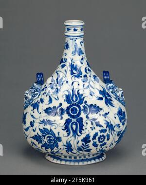 Pilgrim Flask. Medici Porcelain Factory (Italien, 1575 - début du XVIIe siècle) Banque D'Images