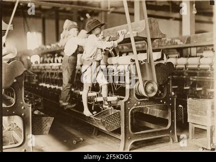 Offre Boys, Macon, Géorgie. Lewis W. Hine (américain, 1874 - 1940) Banque D'Images