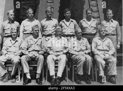 Le contre-amiral Frank G. Fahrion et son personnel à bord de l'USS Wichita (CA-45), en 1945. Banque D'Images