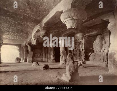 Intérieur montrant Trimutti sic, Elephanta Cave, Bombay. Lala Deen Dayal (Indien, 1844 - 1905) Banque D'Images