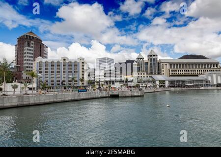 Vue sur le port de Port Louis, le front de mer de Port Louis, Maurice, Afrique Banque D'Images