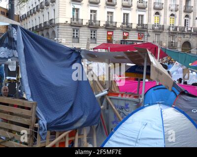 Madrid, Espagne; mai 26 2011. Camp de protestation à la Puerta del sol à Madrid. Indignados du mouvement 15-M. Photographie prise le 26 2011 mai à Madrid, Spa Banque D'Images