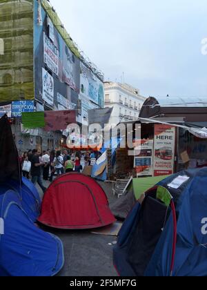 Madrid, Espagne; mai 26 2011. Tentes pendant le camp de protestation à la Puerta del sol à Madrid. Indignados du mouvement 15-M . Photographie prise le 26 mai 2 Banque D'Images