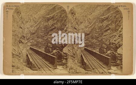 Grand Canon de l'Arkansas. Pont de fer... William Henry Jackson (américain, 1843 - 1942) Banque D'Images