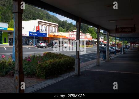 Magasins et entreprises de Whitaker Street, te Aroha, Waikato, North Island, Nouvelle-Zélande Banque D'Images