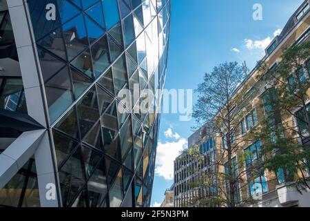 Gros plan du Gherkin dans le quartier financier, Londres, Angleterre Banque D'Images