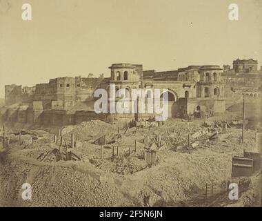 La maison Muchee sur la vieille Citadelle de Lucknow qui a été abandonnée par Sir Henry Lawrence et en partie soufflé quand il a pris son poste dans la résidence. Felice Beato (anglais, né en Italie, 1832 - 1909) Banque D'Images