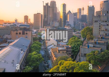 Vue panoramique sur le centre-ville de Sydney au lever ou au coucher du soleil Vue sur les Rocks et Circular du quartier central des affaires (CBD) Quai en Nouvelle-Écosse Banque D'Images