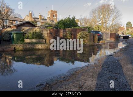 Inondations dans Church Street, Staines Village, Staines-upon-Thames, Surrey, Royaume-Uni, Lorsque la Tamise a éclaté ses berges en 2014. Banque D'Images