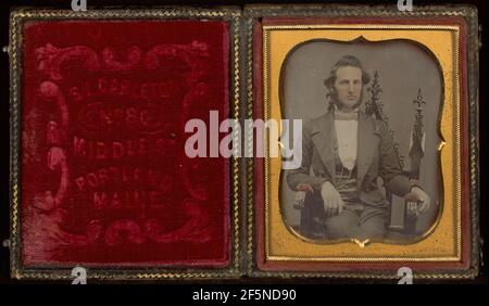 Portrait d'un jeune homme assis avec Muttonchop Whiskers. Samuel L. Carleton (américain, 1822 - 1908) Banque D'Images