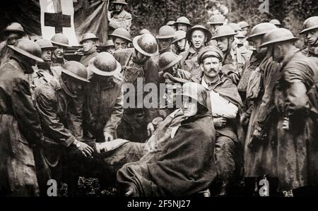 Les prisonniers allemands reçoivent des soins médicaux dans un dressing américain pendant l'offensive de St Mihiel dans le nord de la France pendant les phases de clôture de la première Guerre mondiale. Banque D'Images