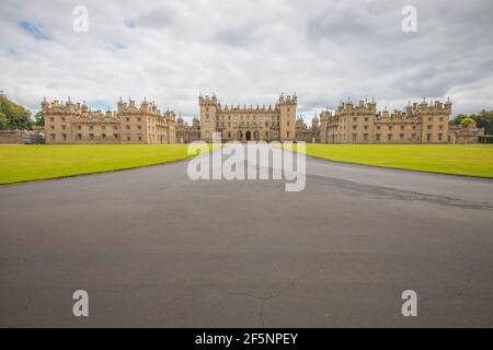 Le château historique du XVIIIe siècle et domaine près de Kelso dans les frontières écossaises, Écosse, Royaume-Uni. Banque D'Images