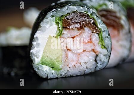 gros plan de petits pains à sushis sains et colorés Banque D'Images